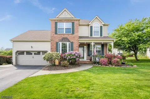 66 Byron Dr, Phillipsburg, NJ 08865