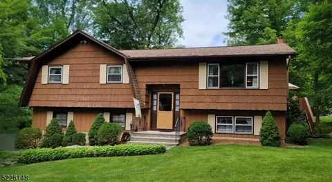 2 Manu Trl, Byram Township, NJ 07821