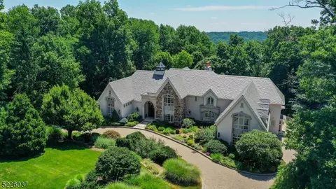 16 Glenview Dr, Warren, NJ 07059