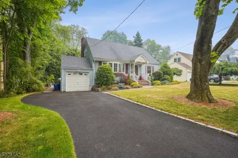 12 Park Dr, Livingston, NJ 07039