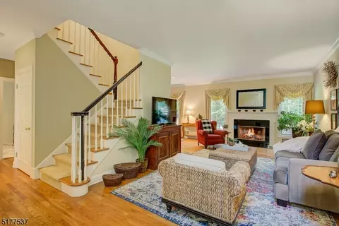 202 Lindabury Ln, Pottersville, NJ 07979