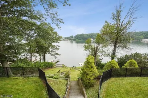147 Mcgregor Ave, Mount Arlington, NJ 07856