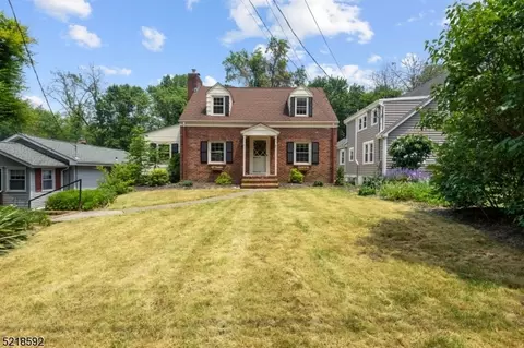 10 Lake Valley Rd, Morristown, NJ 07960