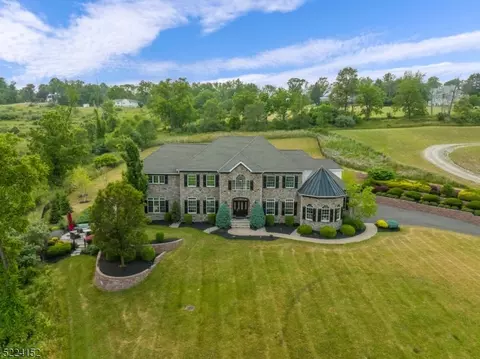 27 Newcastle Way, Flemington, NJ 08822
