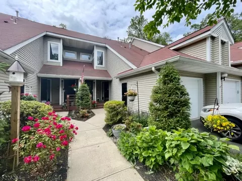 7 Davenports Mill Ct, Oak Ridge, NJ 07438