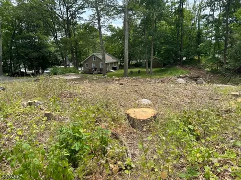 6 Yale Way, Hopatcong Boro, NJ 07843