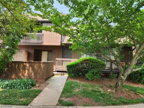 71 Kingsberry Dr, Somerset, NJ 08873
