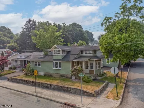 2 Koclas Dr, Netcong, NJ 07857