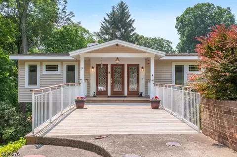 19 Lakeview Dr, Kinnelon, NJ 07405