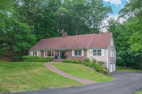 99 Laurel Hill Rd, Mountain Lakes, NJ 07046