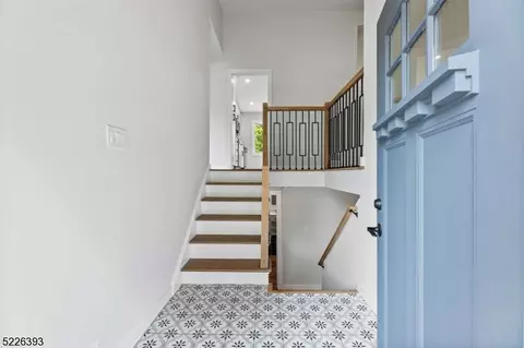 54 Harmon Rd, Edison, NJ 08837