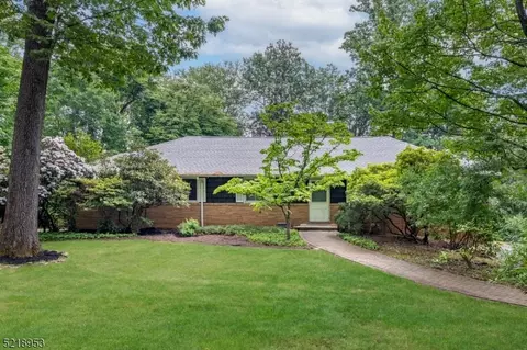 16 N Star Dr, Morristown, NJ 07960