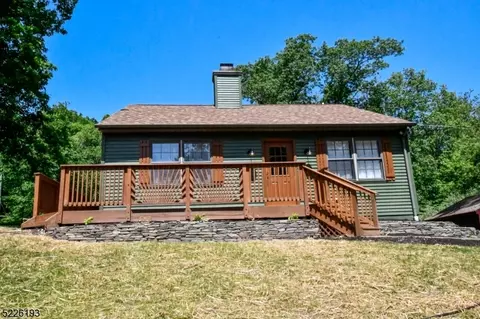 8 Oak Hill Rd, Fredon Twp, NJ 07860