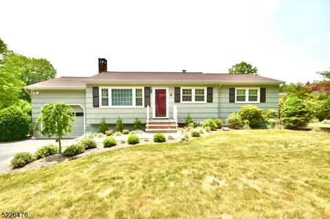 4 Boone Trl, Jefferson, NJ 07438