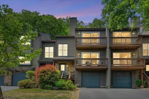 42 Chicopee Dr # F, Princeton, NJ 08540