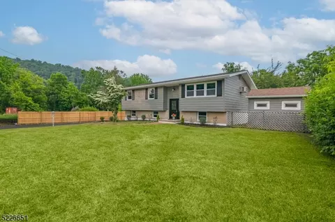 666 Carpentersville Rd, Phillipsburg, NJ 08865