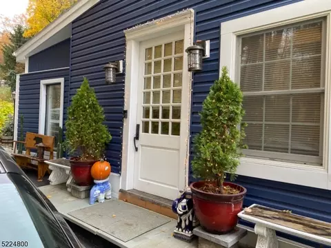 1217 Lakeside Dr E, Vernon Twp, NJ 07422