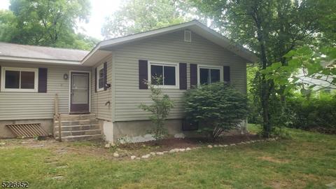 21 Brookwood Rd, Stanhope, NJ 07874