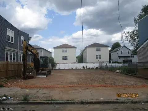 42 Blum St, Newark, NJ 07103