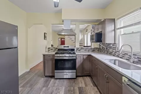 46 W 40th St, Bayonne, NJ 07002
