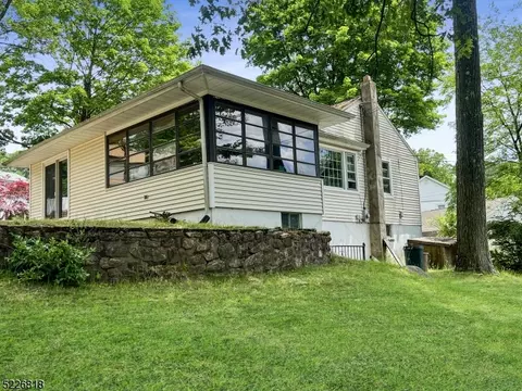 522 Logan Dr, Landing, NJ 07850