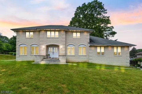 40 Dunnerdale Rd, Morris Plains, NJ 07950