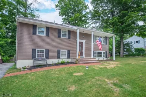 14 W Lakeview Rd, Vernon Twp, NJ 07460