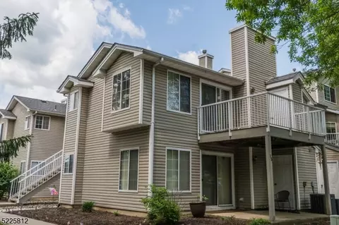 16 Ray Ct, Bedminster, NJ 07921