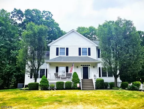106 Stonehedge Ln, Sparta, NJ 07871