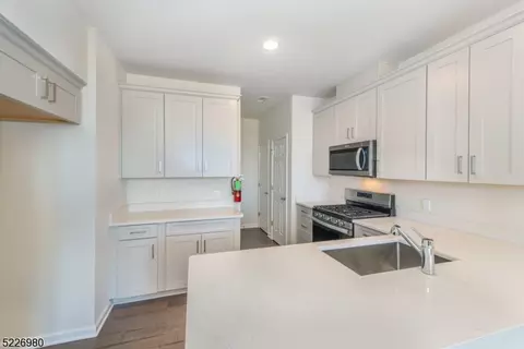 38 Sternadori Rd, Somerville, NJ 08876