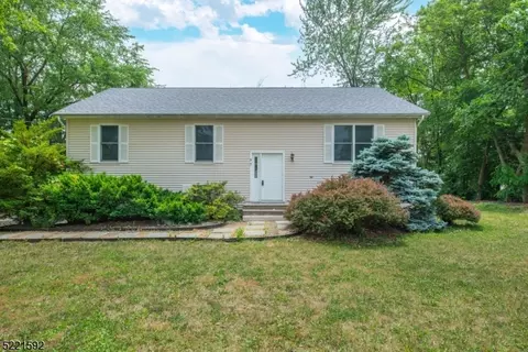 95 Hawkins Ave, Parsippany, NJ 07054