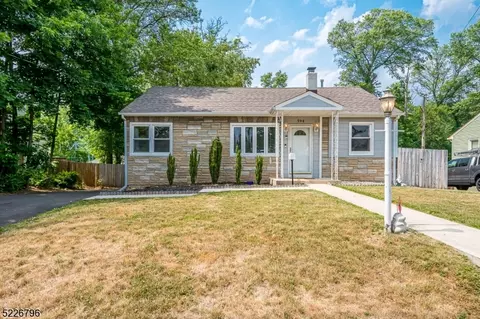 594 Mountain View Ter, Middlesex, NJ 08846