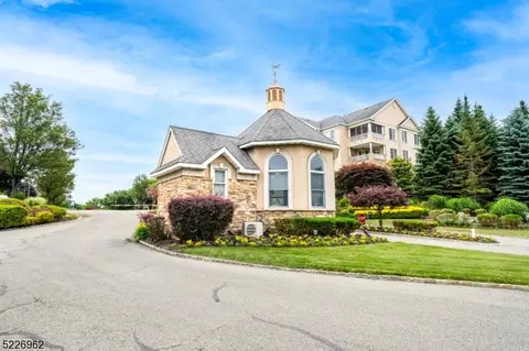 1129 Hamilton Dr, Rockaway, NJ 07866