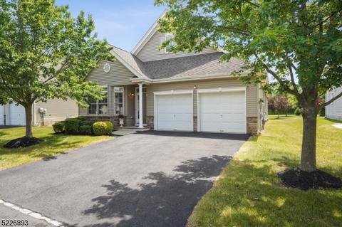 9 Jays Cor, Somerset, NJ 08873