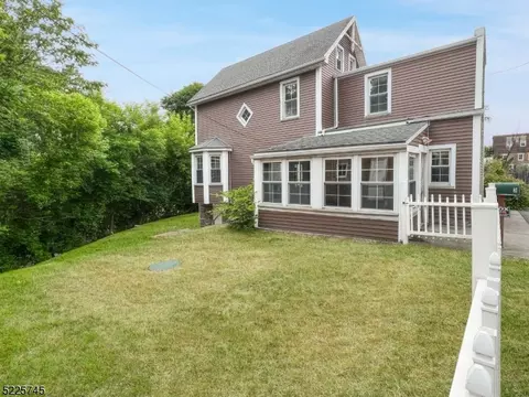 3 Elizabeth St, Phillipsburg, NJ 08865