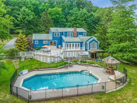 48 Mountainside Rd, Mendham Boro, NJ 07945