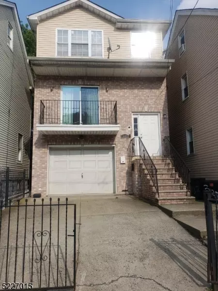 328 S 19th St #2, Newark, NJ 07103