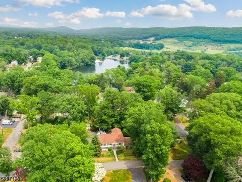 20 Seneca Trl, Jefferson, NJ 07438