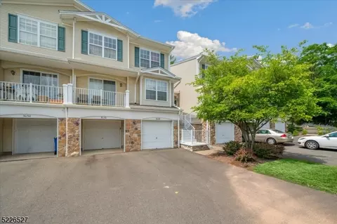 3030 King Ct, Green Brook, NJ 08812