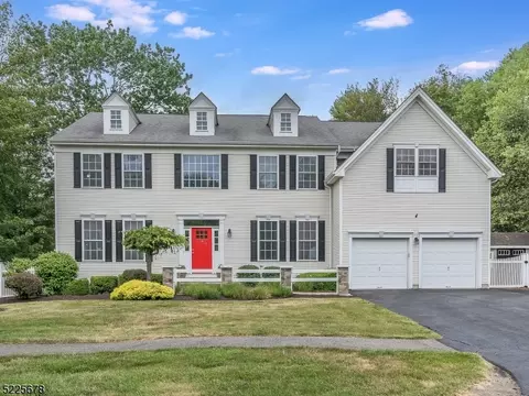 14 Shadow Hill Way, Hackettstown, NJ 07840
