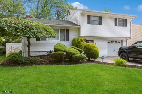 1143 Darby Ln, Union, NJ 07083