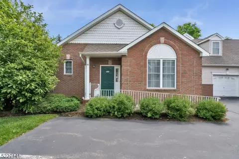 12 Indian Plantation St, Flemington, NJ 08822