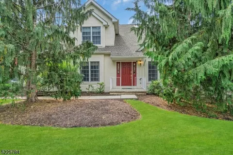 31 Georgetown Ct, Bernards, NJ 07920