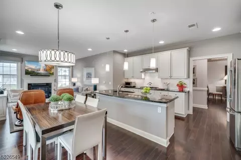 129 Four Seasons Dr #129, North Caldwell, NJ 07006