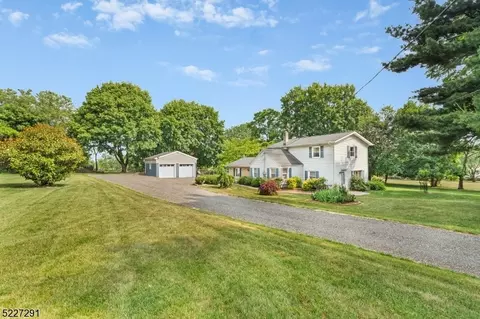 8 Ridge Rd, Readington Twp, NJ 08889