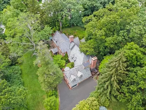 71 Western Dr, Millburn Twp, NJ 07078
