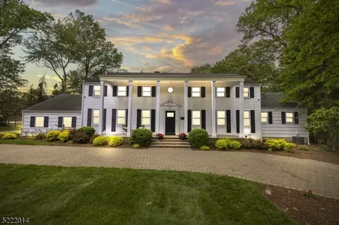 17 Farmstead Rd, Millburn Twp, NJ 07078