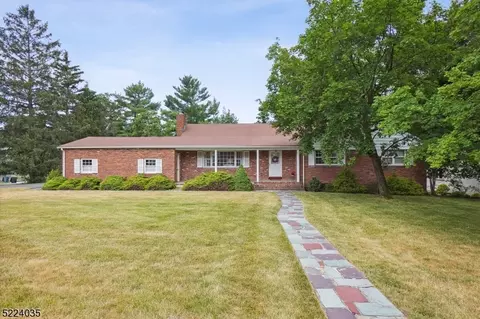 1 Fairview Dr, Caldwell, NJ 07006