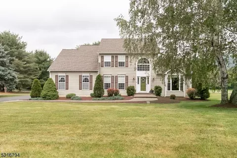 1 Dickens Ln, Washington, NJ 07882