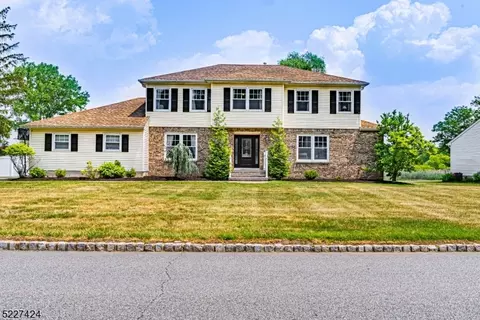 35 Rivendell Rd, Roxbury Twp, NJ 07876